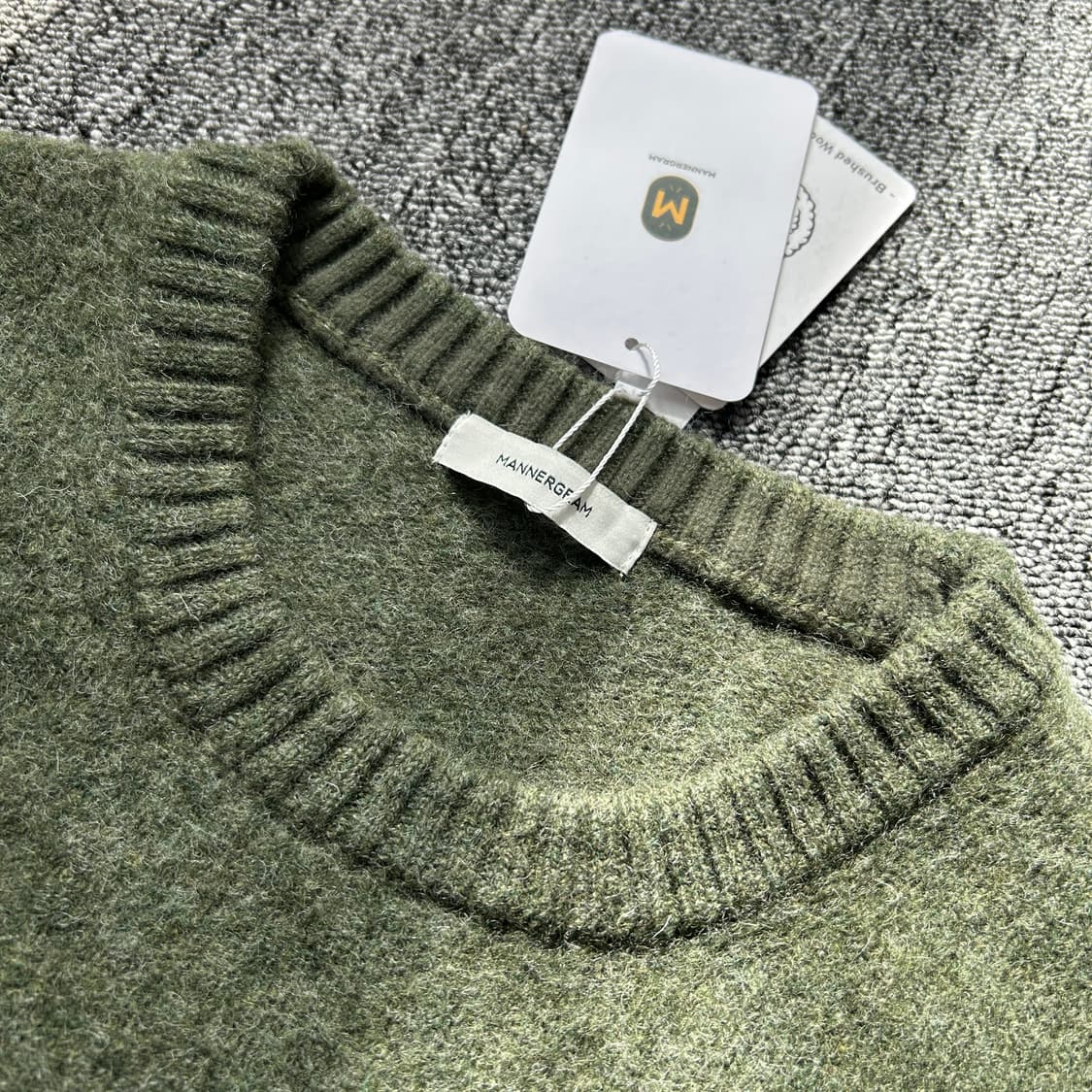 매너그램 셔틀랜드 쉐기독 카키 니트 상품이미지5