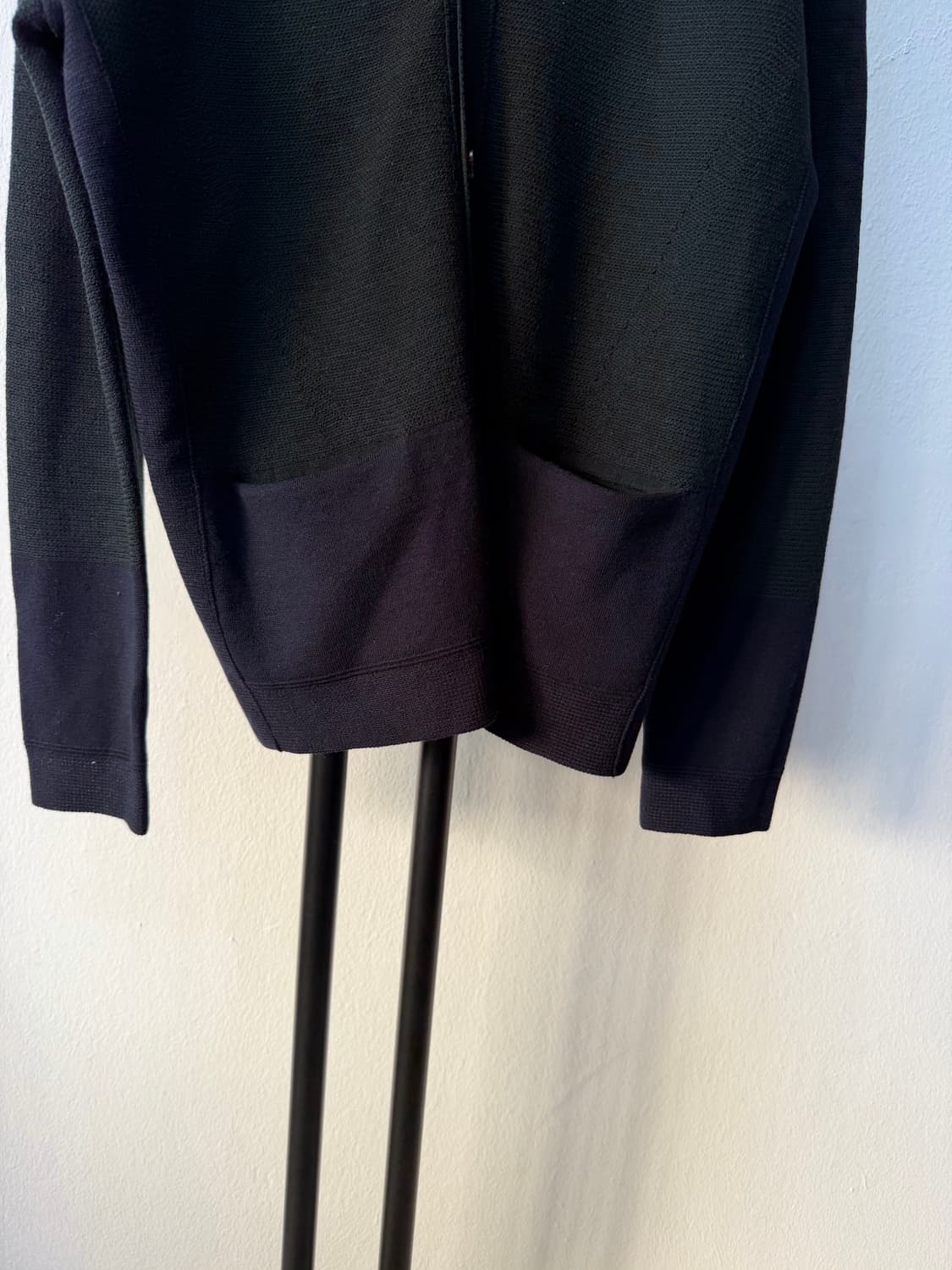 정품) 타임옴므 한섬 블랙 배색 가디건 95 상품이미지4