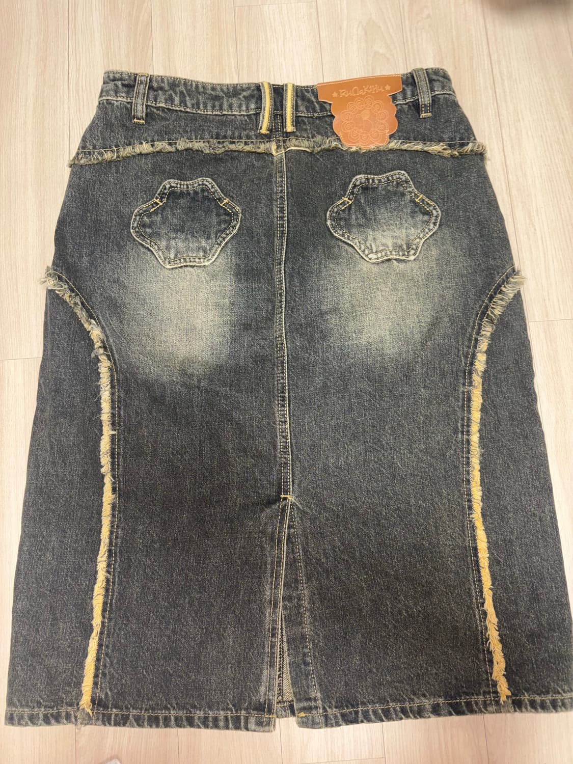 RuNaKiHu 스카이 클라우드 워싱 데님 미디 스커트 (BLACK) 상품이미지6