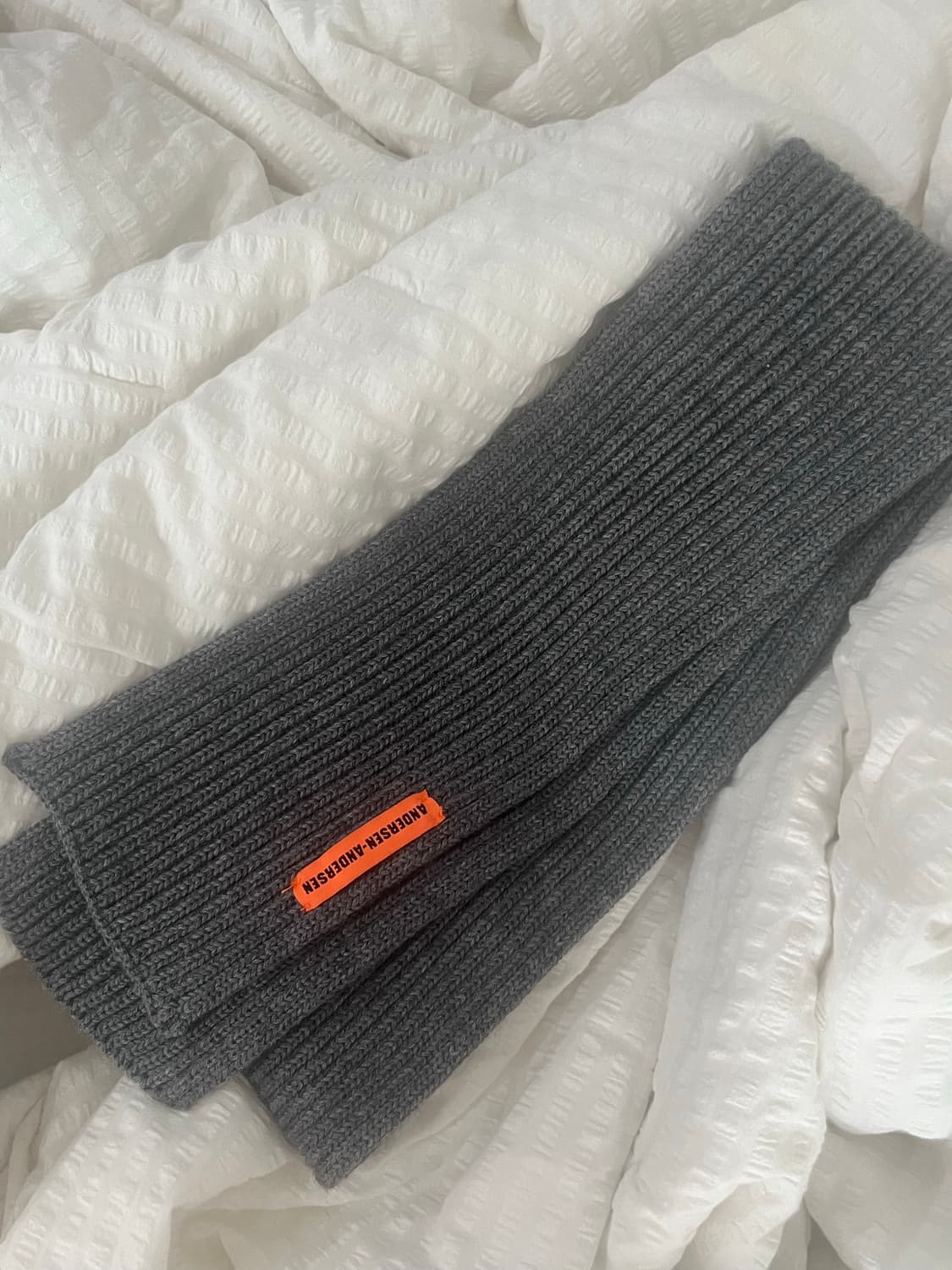 안데르센 숏 머플러 그레이색상 상품이미지1