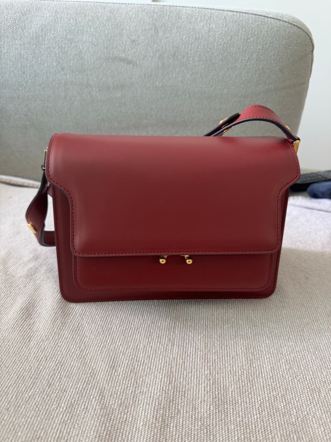 마르니 트렁크백 미디움 버건디 카프스킨 (3회 착용) 상품이미지4