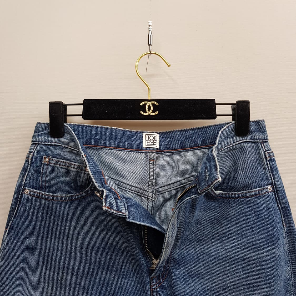 토템 TOTEME 트위스트  데님 팬츠 27사이즈 상품이미지2