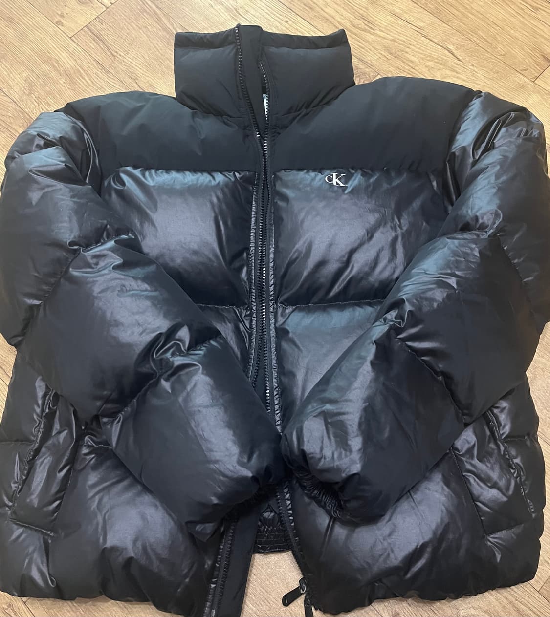 켈빈클라인 유광패딩 상품이미지1