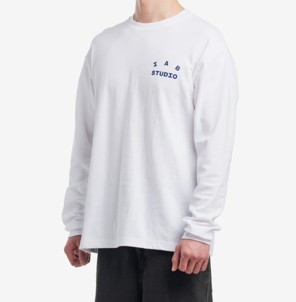 (새상품) 25FW IAB Studio 아이앱 스튜디오 롱슬리브 화이트X 상품이미지3