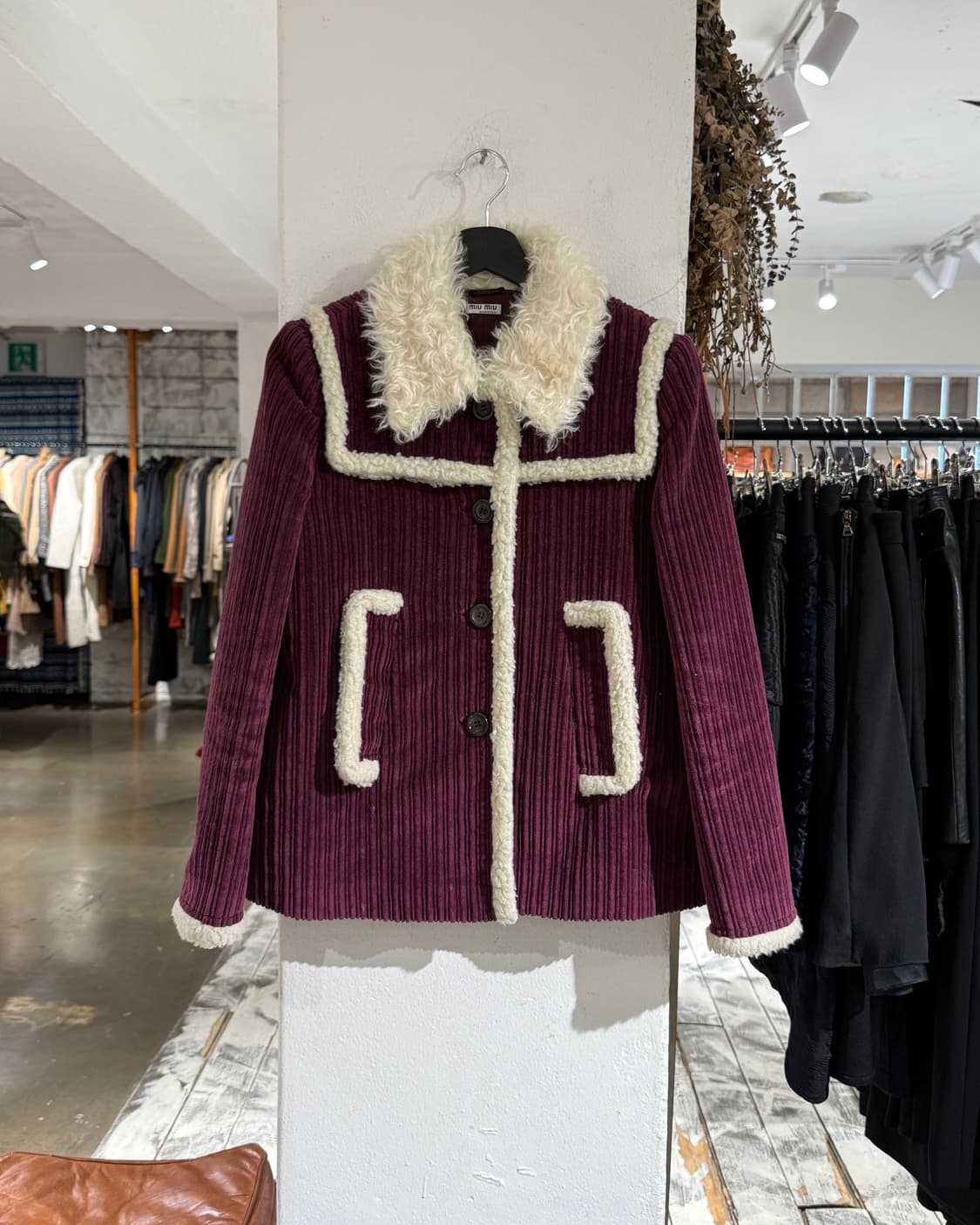 미우 미우 버건디 2017fw 시어링 트리밍 코듀로이 자켓 상품이미지1