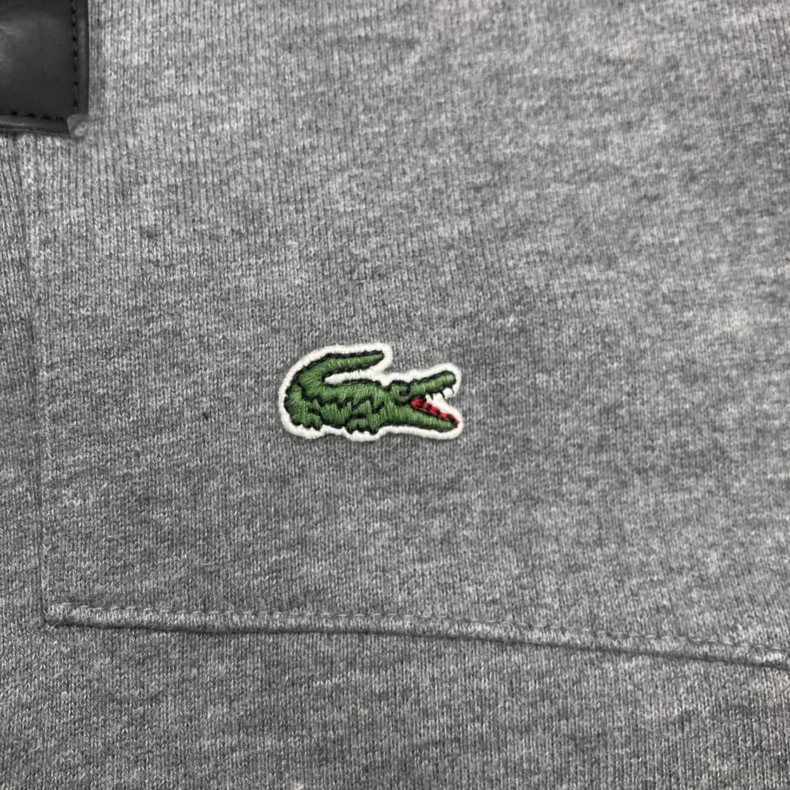 라코스테 그레이 컬러 스몰 로고 하프 버튼 후드티 상품이미지2