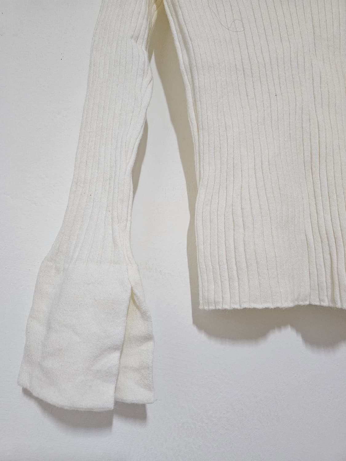 비스코사 소재로 매끄럽고 부드러운 가는골지 니트 55 상품이미지3