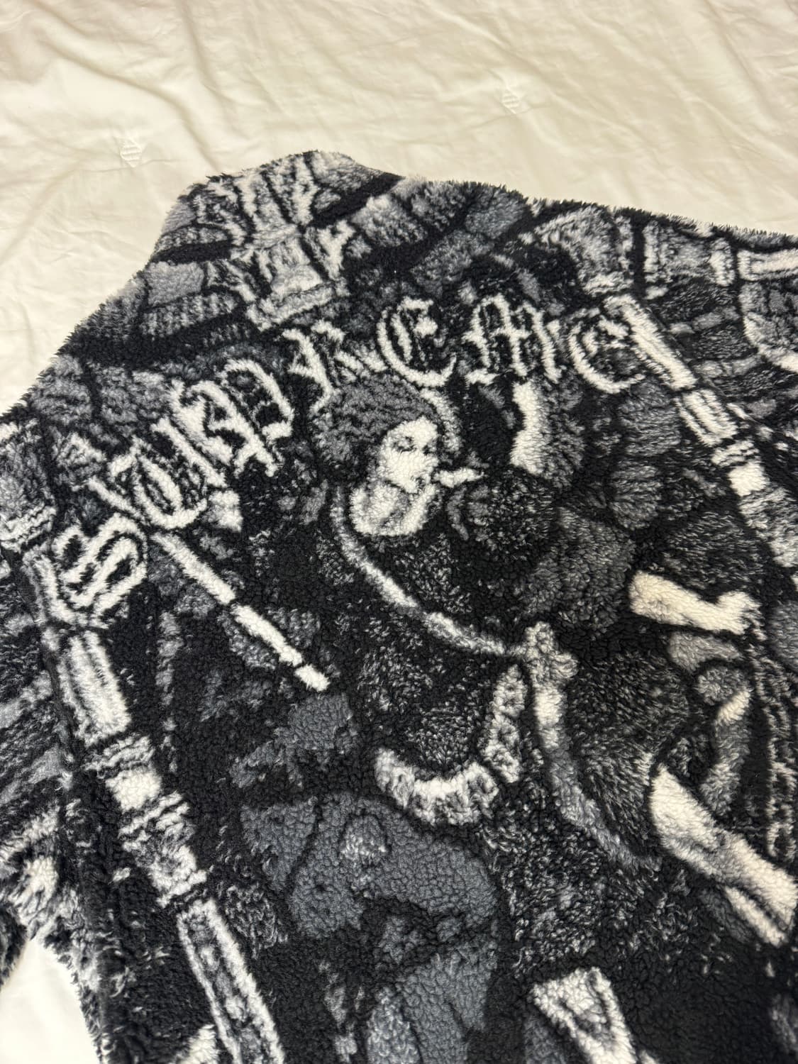 슈프림 세인트 미카엘 플리스 자켓 블랙 XL사이즈입니다. 상품이미지4