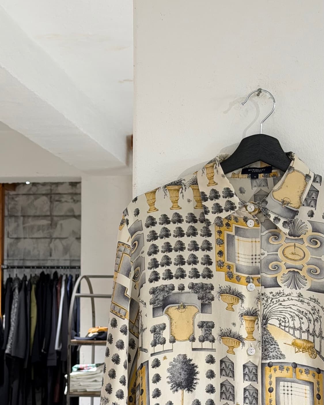 버버리 아이보리 옐로우 프린팅 셔츠  상품이미지2