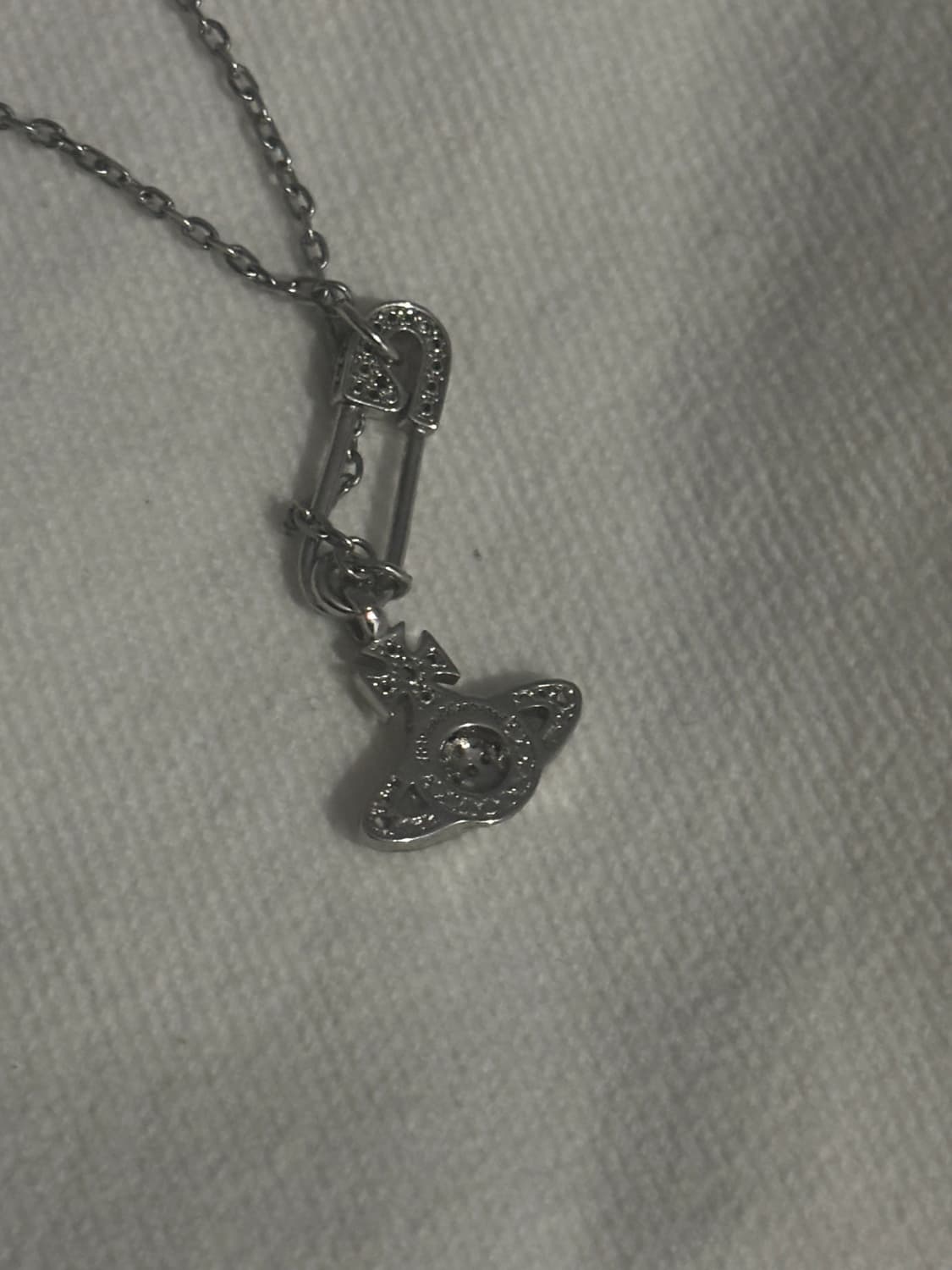 비비안웨스트우드 루크리스 옷핀 목걸이 상품이미지6