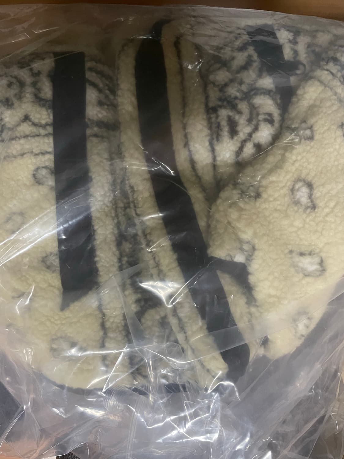 슈프림 19fw 반다나 리버시블 후리스 네추럴 상품이미지2