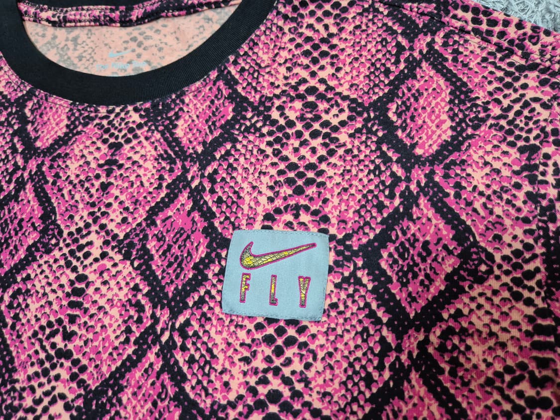 [새상품]나이키 여성 뱀피 패턴 루즈핏 반팔 M 상품이미지3