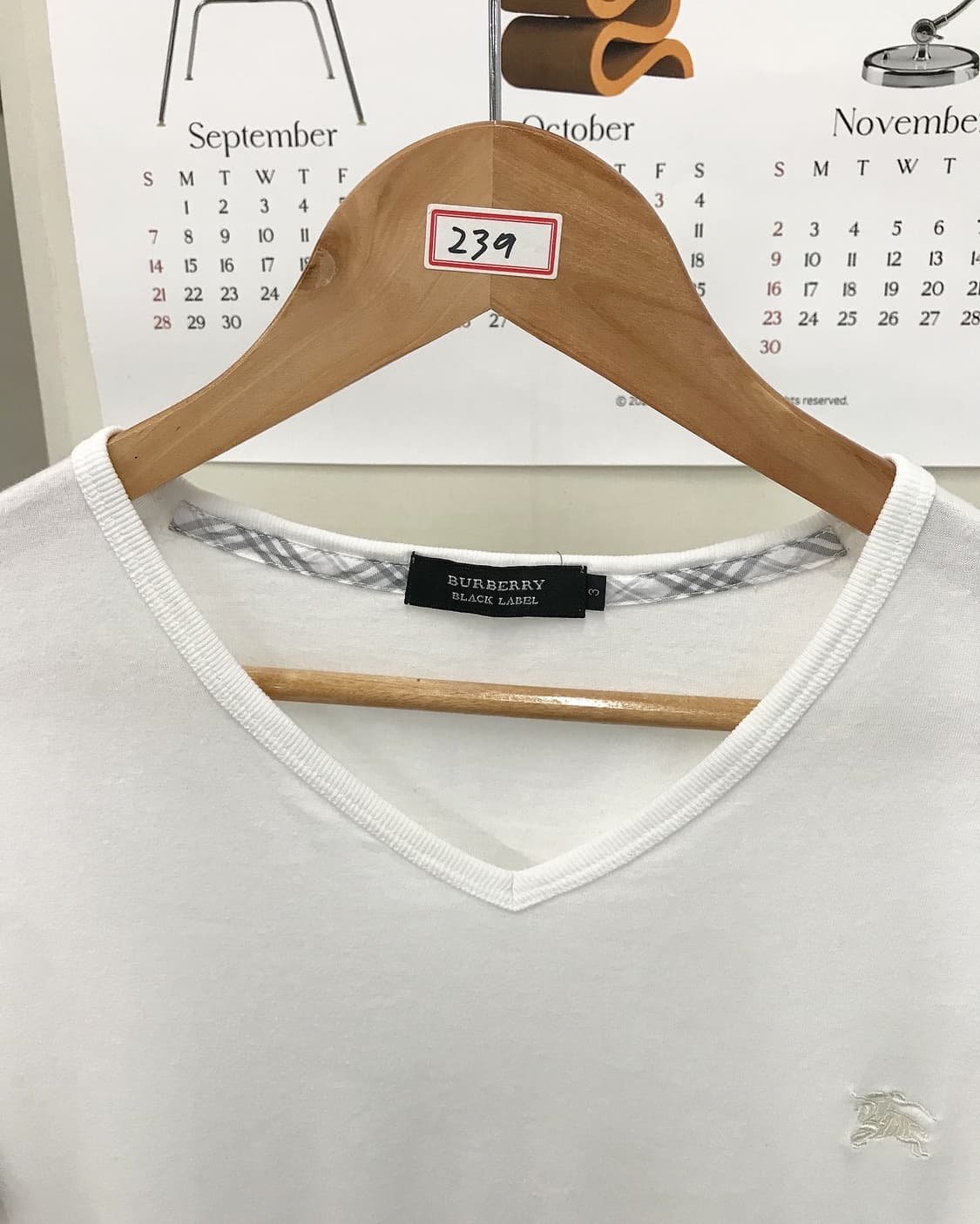 버버리 로고 브이넥 반팔티 상품이미지2