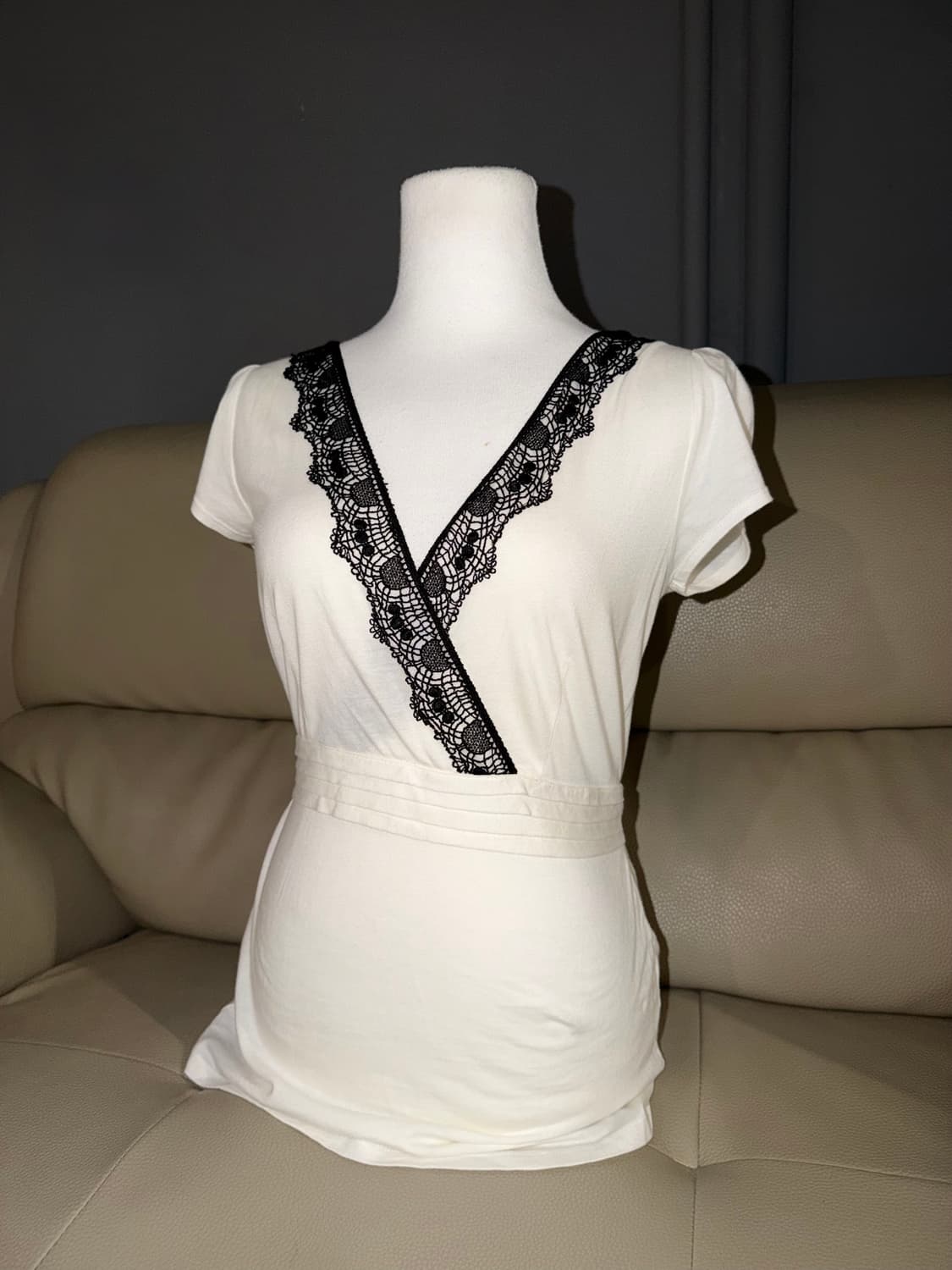 lace line detail wrap design top 상품이미지1