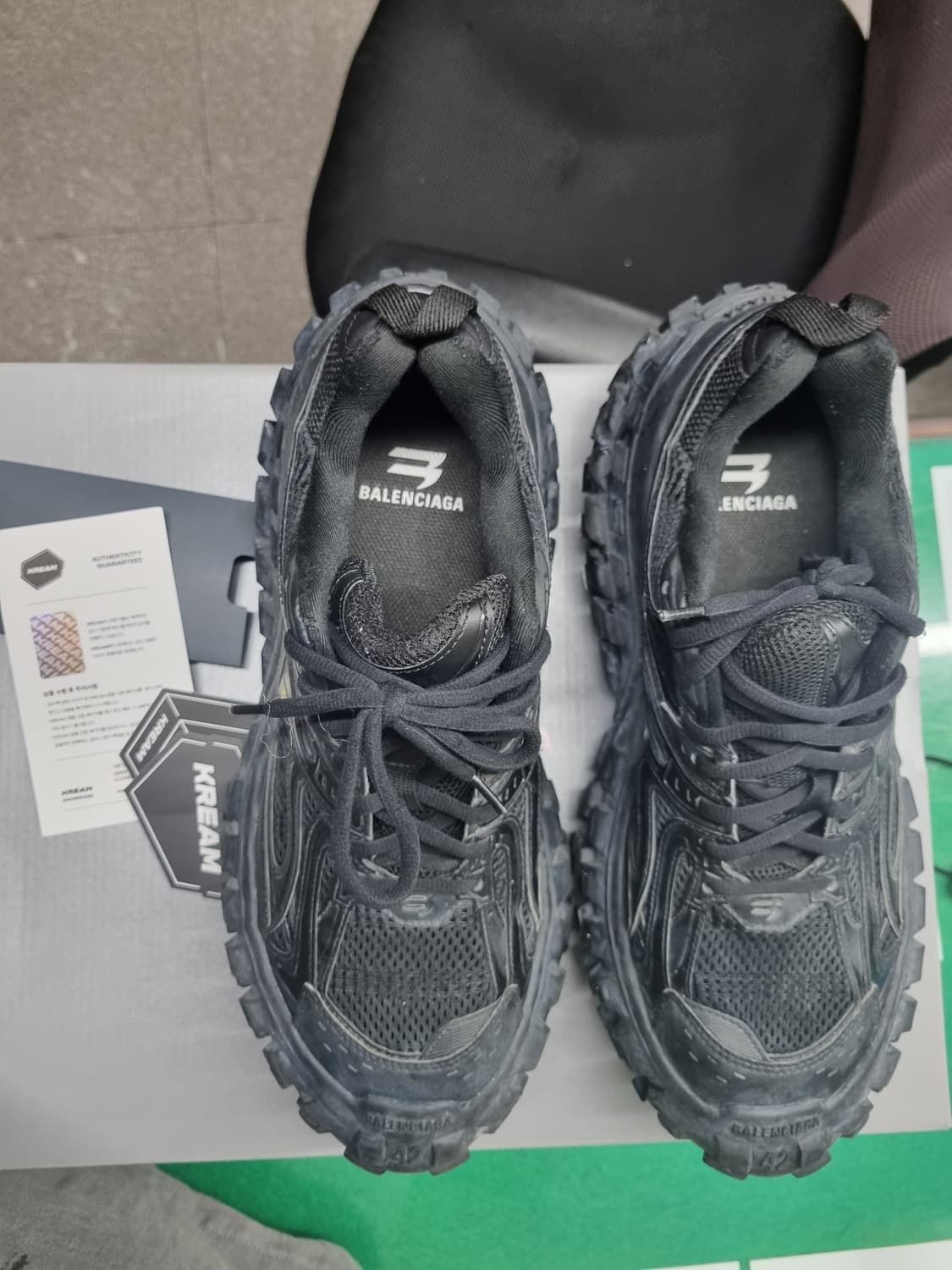 발렌시아가디펜더블랙42(275) 상품이미지3