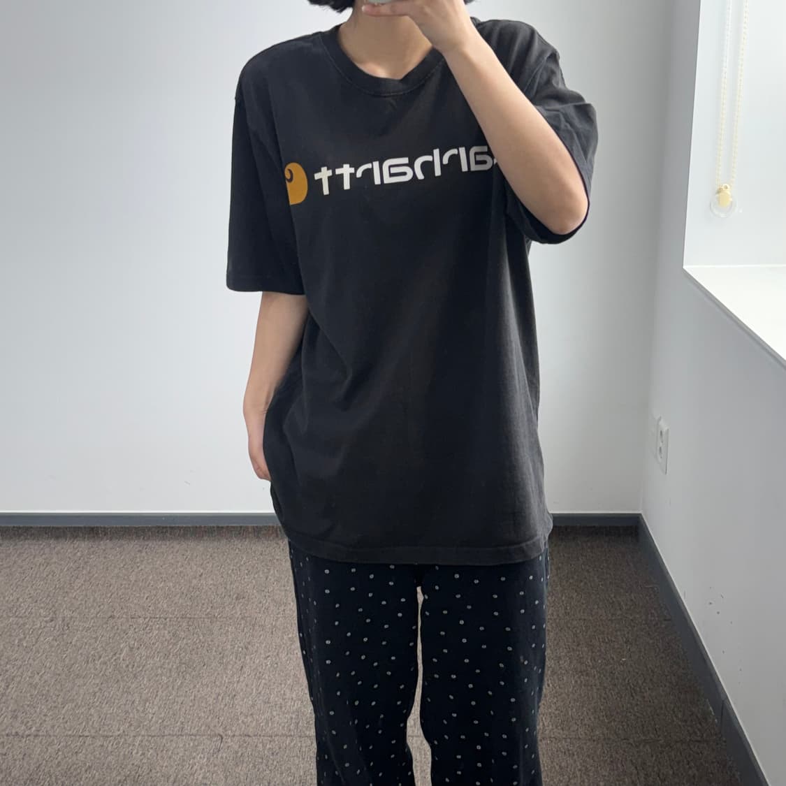 Carhartt 칼하트 스펠아웃로고 블랙 반팔 상품이미지1