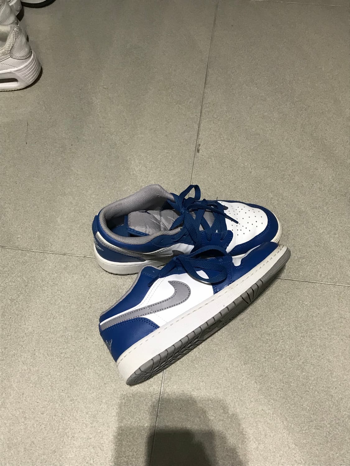 뉴욕매장구매!나이키 에어 조던 1 로우 파 235mm 상품이미지4