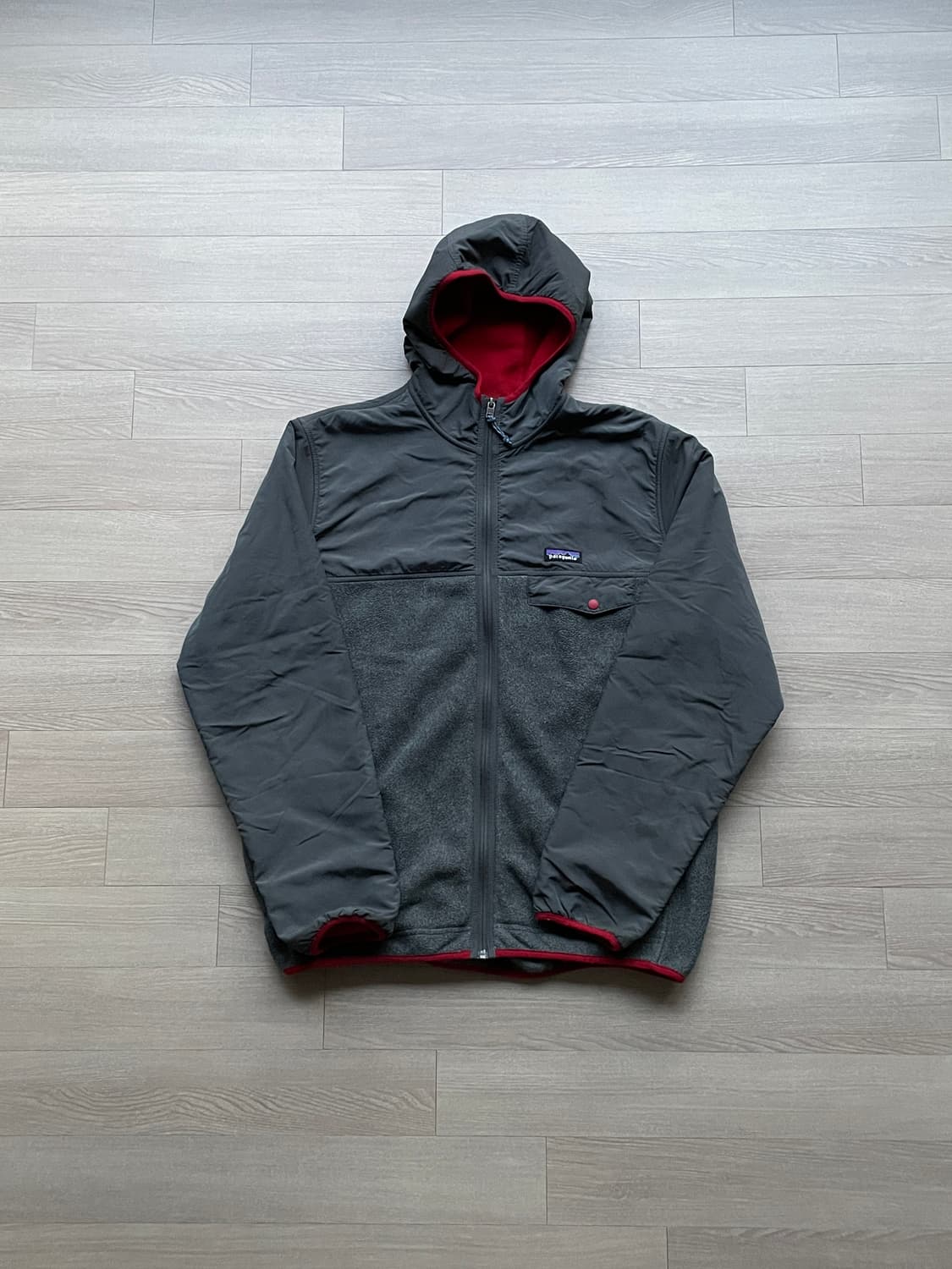 파타고니아 쉘드 후드 신칠라 그레이 레드 상품이미지1