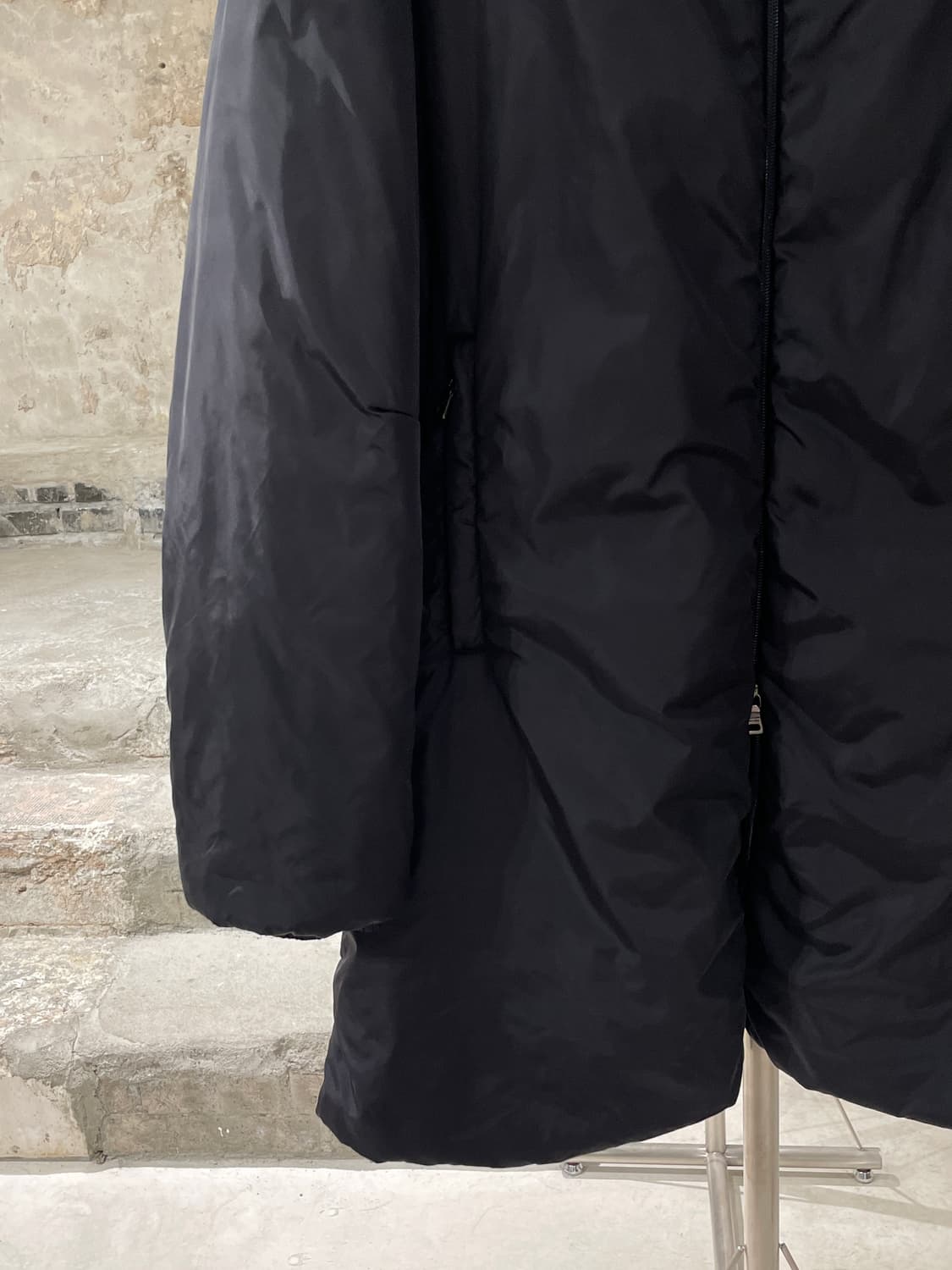 프라다 블랙 클래식 투 웨이 패디드 나일론 점퍼 상품이미지4
