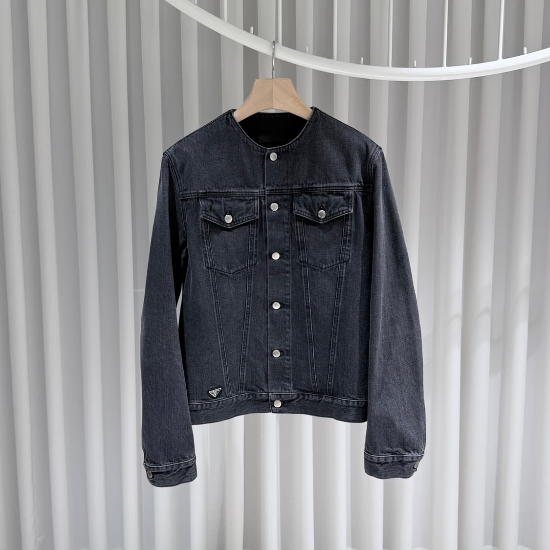 (A+/L) / 프라다 삼각로고 카라리스 데님 블루종봄버 자켓 상품이미지1