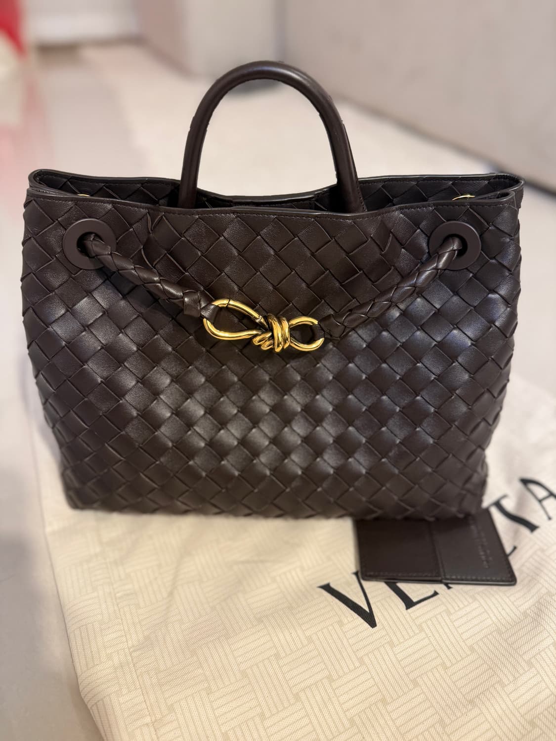 보테가베네타 안디아모 미디엄 폰단트 상품이미지1