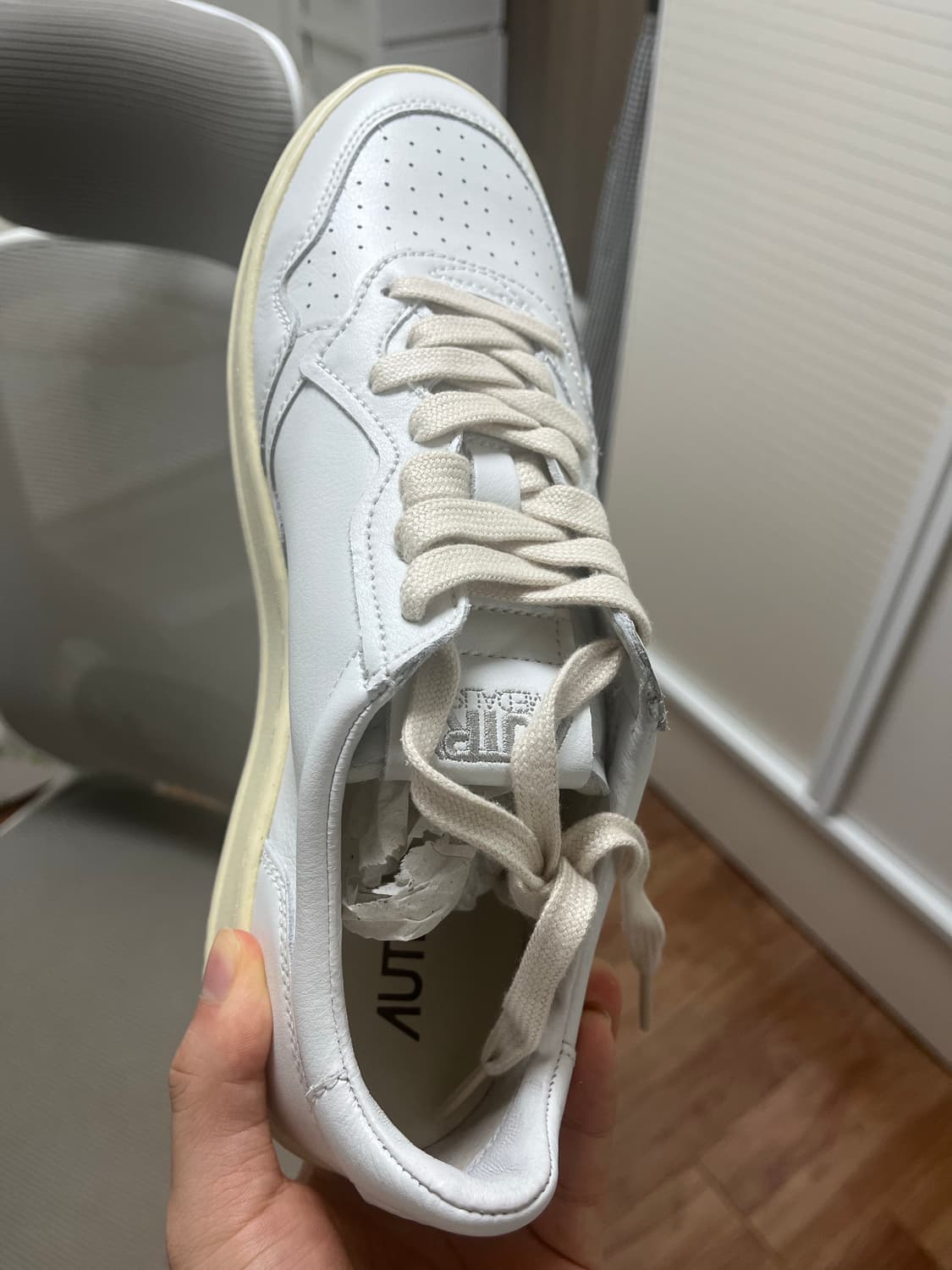 오트리 메달리스트 스니커즈화이트 상품이미지3