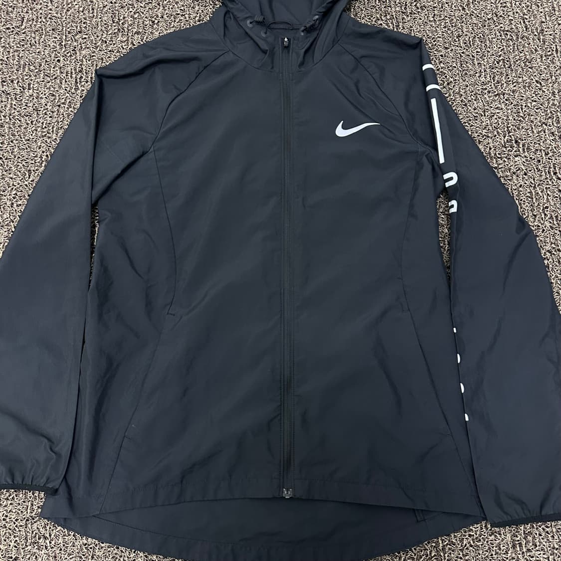 NIKE 나이키 여성 경량 바람막이 블랙 90(L) 상품이미지3