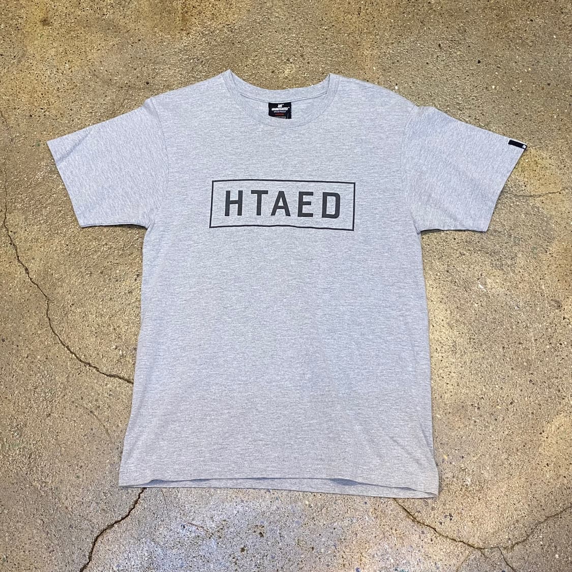 미국 빈티지 브랜드 언디피티드 HATED 언어유희 포인트 반팔티 상품이미지1