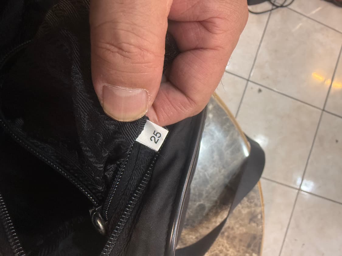 정품 프라다 나일론 메신저백 팝니다 상품이미지8