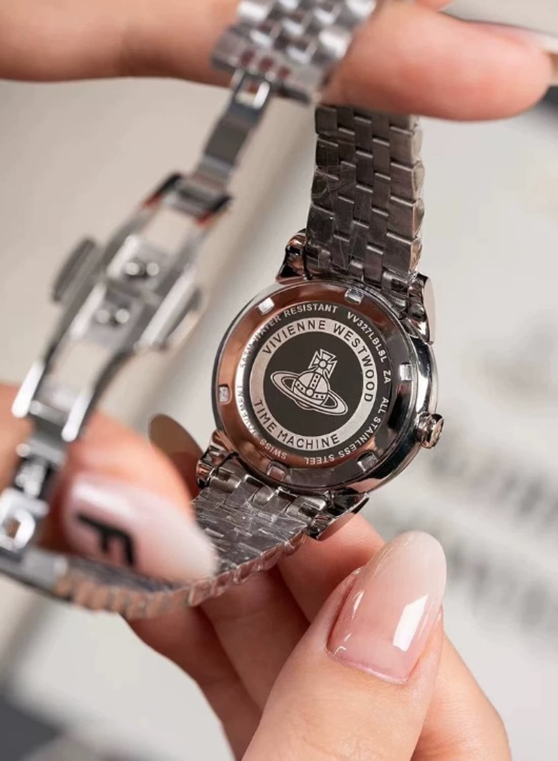 [정품] 비비안 웨스트우드 메탈 와이어리스 시계 (실버/화이트) 상품이미지3