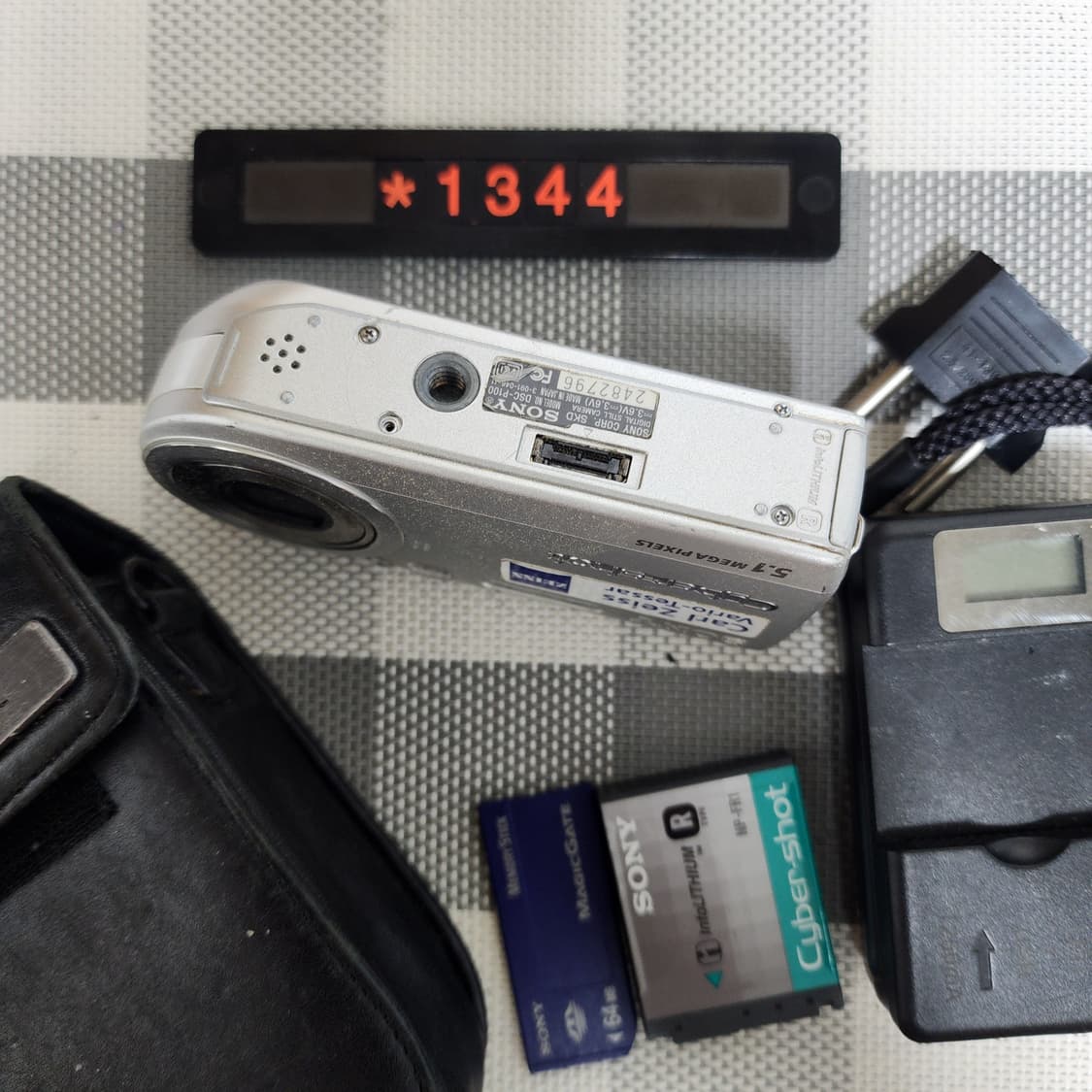 소니 사이버샷 DSC-P100 실버바디 디지털카메라 상품이미지5