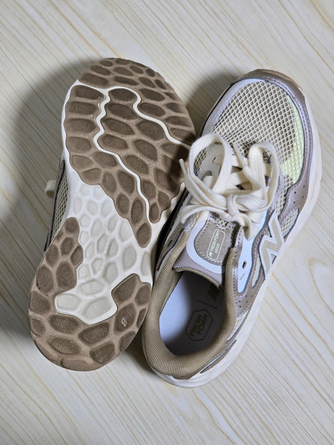 뉴발란스 프레쉬폼 아리시 베이지 스니커즈 235 상품이미지7