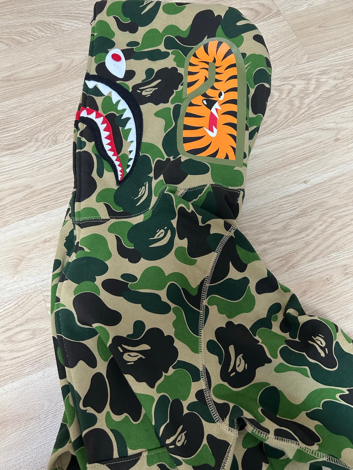 베이프 빅ABC 카모 샤크 풀집 상품이미지3