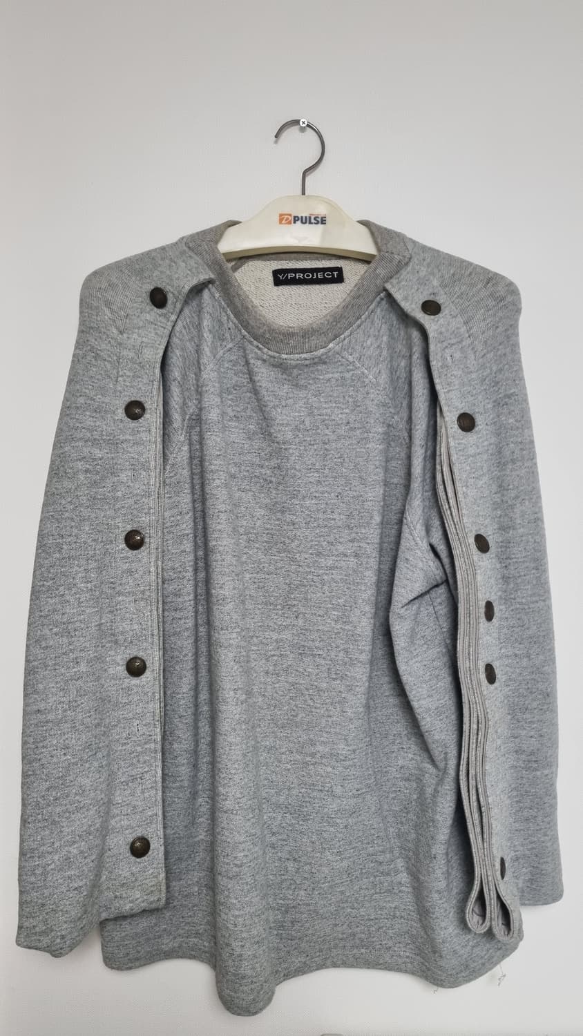 YPROJECT 버튼 맨투맨 상품이미지1