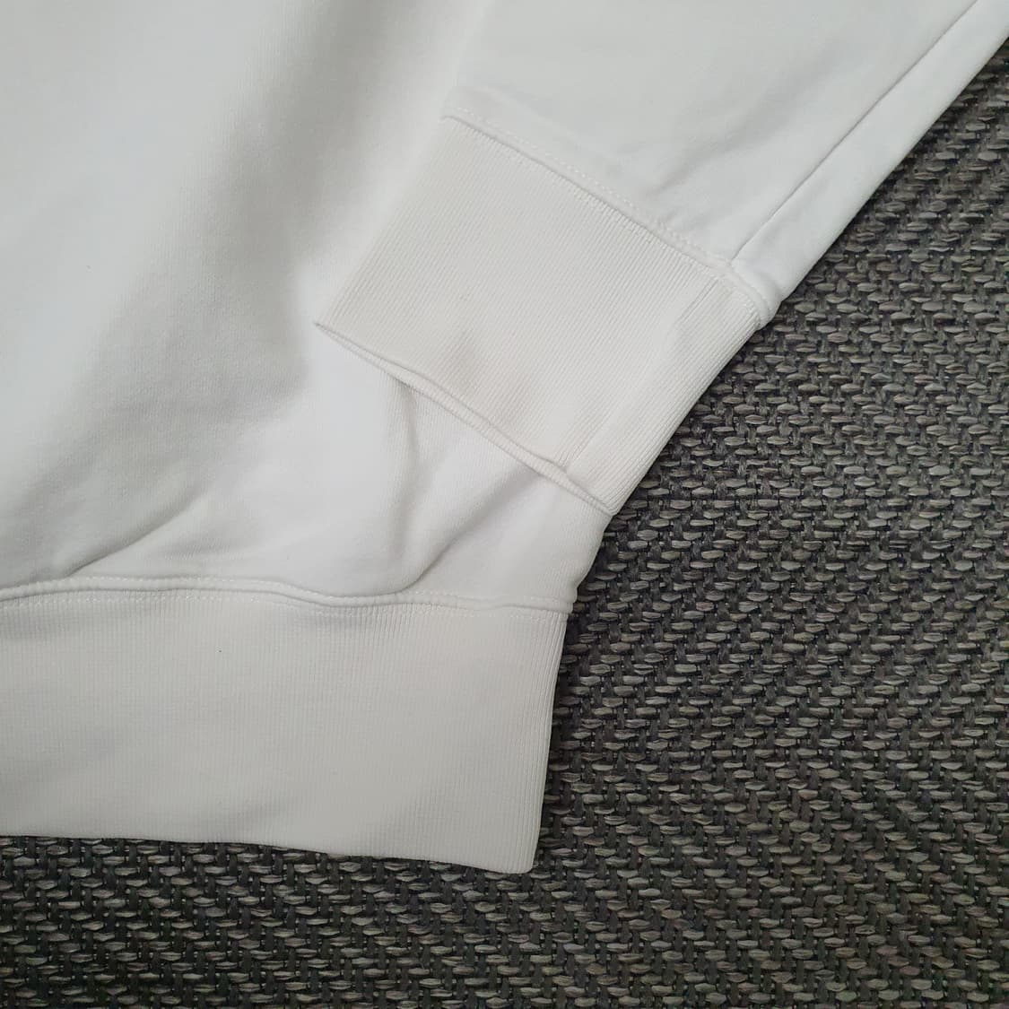 메종키츠네&라인프렌즈 맨투맨 남자105 상품이미지4