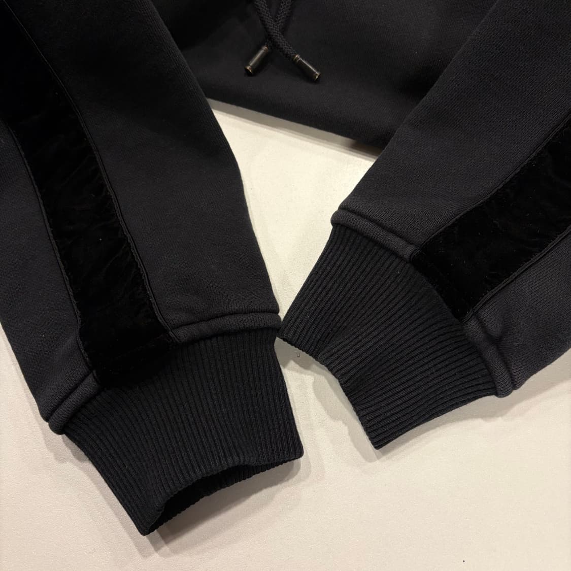 [50] 17s 솔리드옴므 블랙 벨벳 라인 후드티 B884 상품이미지5