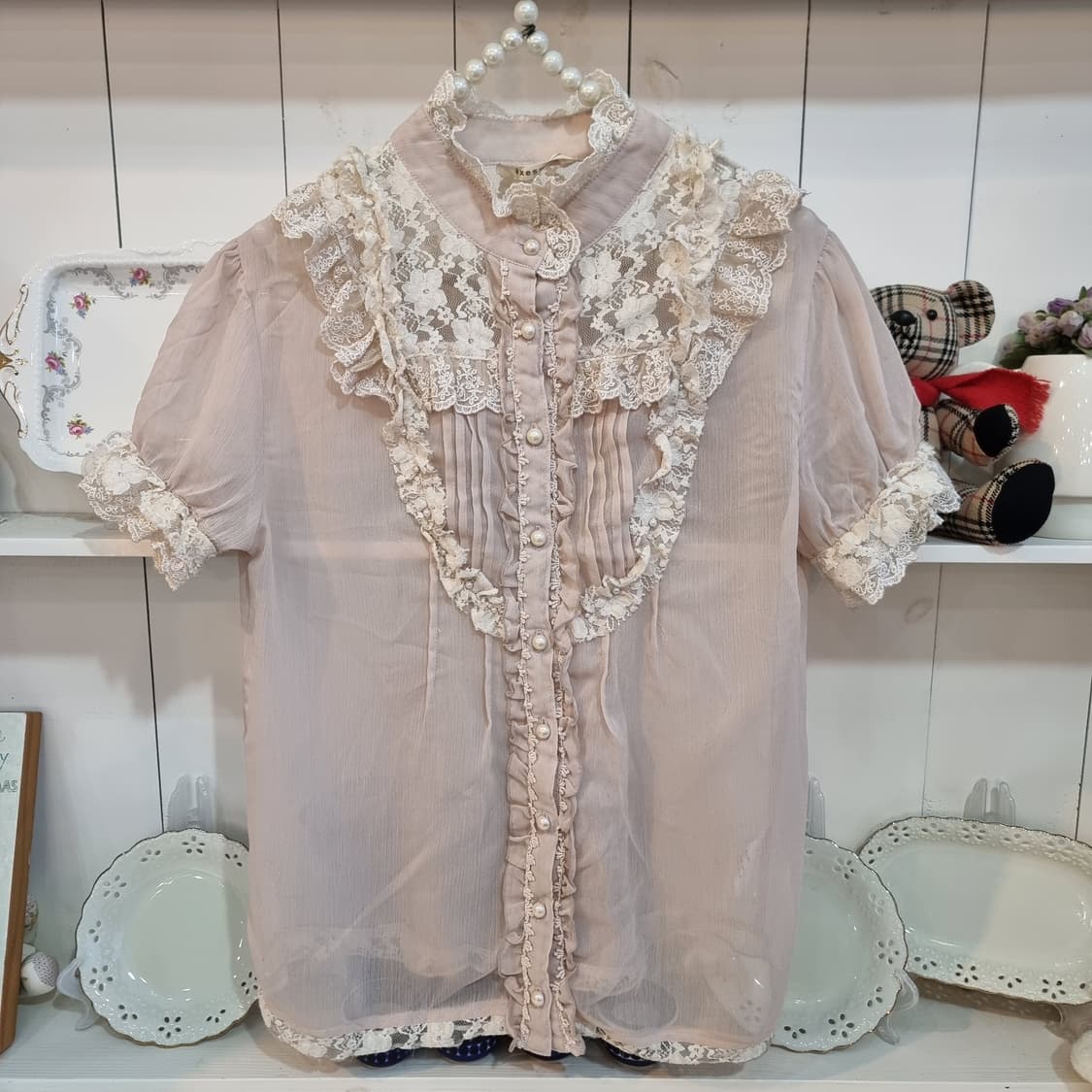 액시즈팜 로맨틱 레이스 카라 시스루 블라우스 상품이미지5