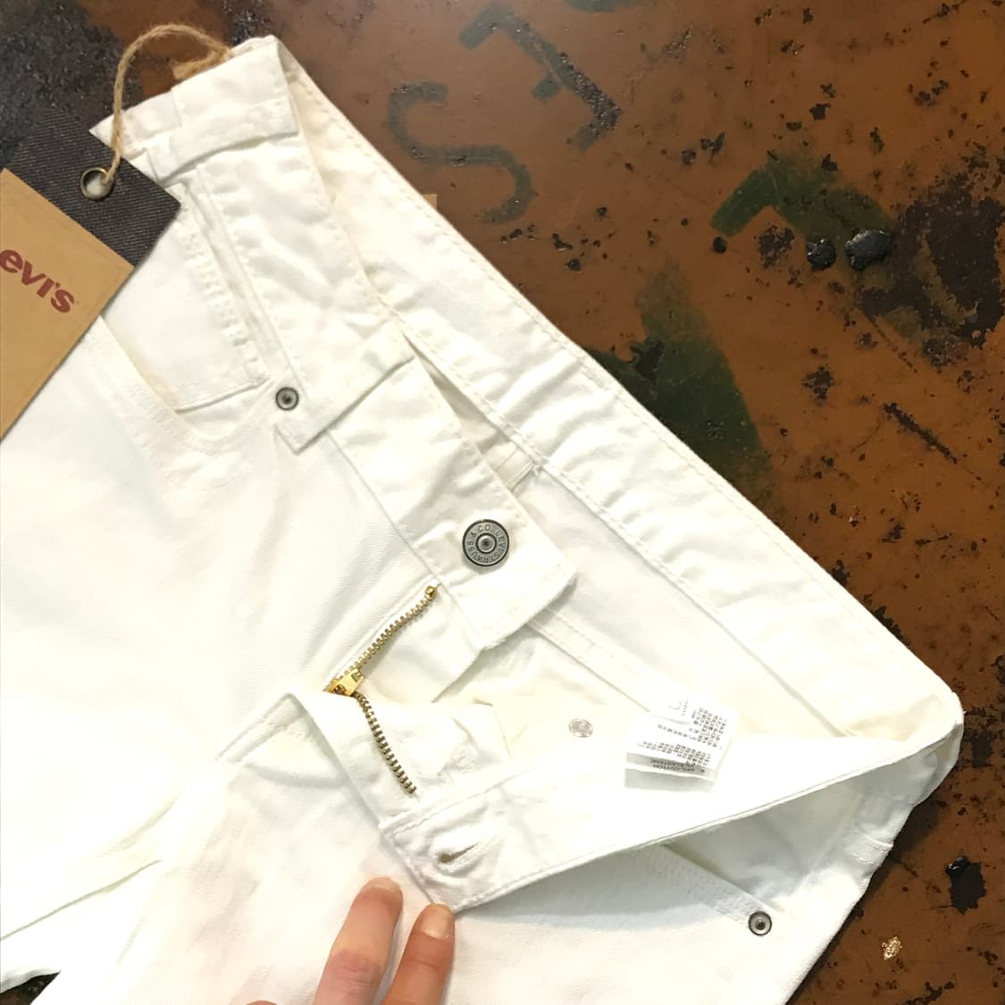 데드스탁 리바이스 화이트 슬림핏 데님 팬츠 허리 27 28 사이즈 상품이미지4
