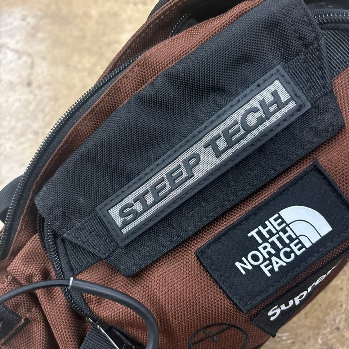 슈프림 x 노스페이스 스팁 테크 웨이스트백 브라운 22FW 상품이미지4