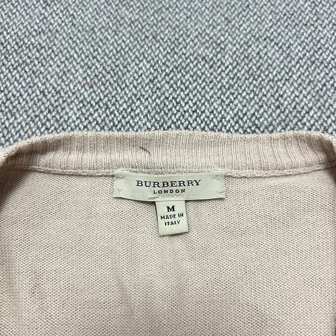 버버리 기마로고 브이넥 니트(M) 상품이미지2