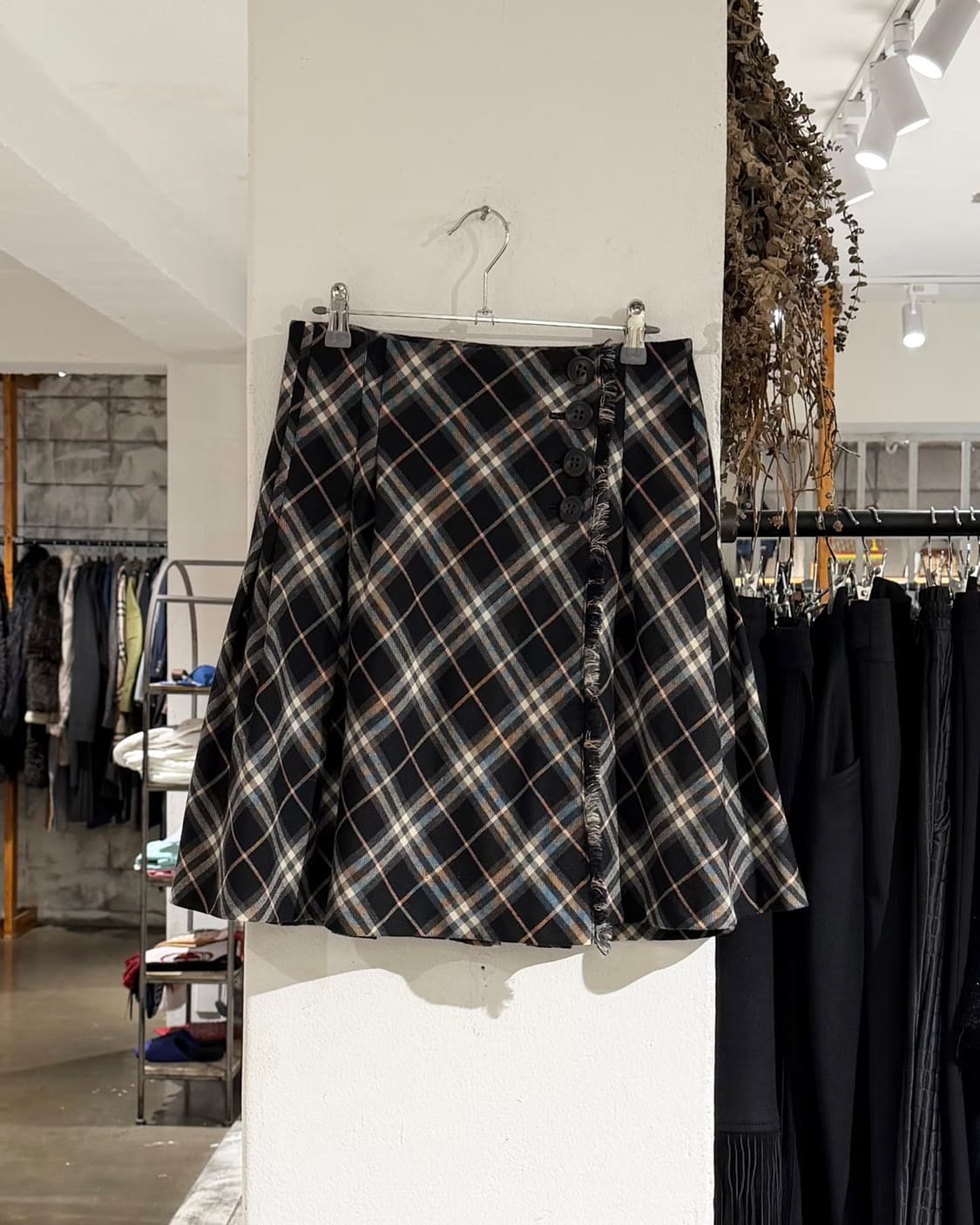 버버리 블루라벨 블랙 노바체크 미디 스커트 상품이미지1