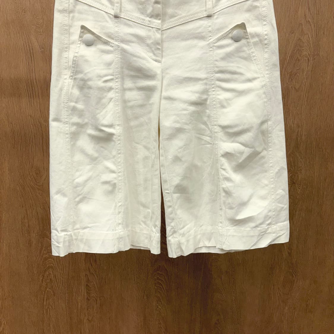 막스앤코 코튼 스트레치 버뮤다 팬츠 더블 버튼 V 슬릿 디테일 화이트 상품이미지5