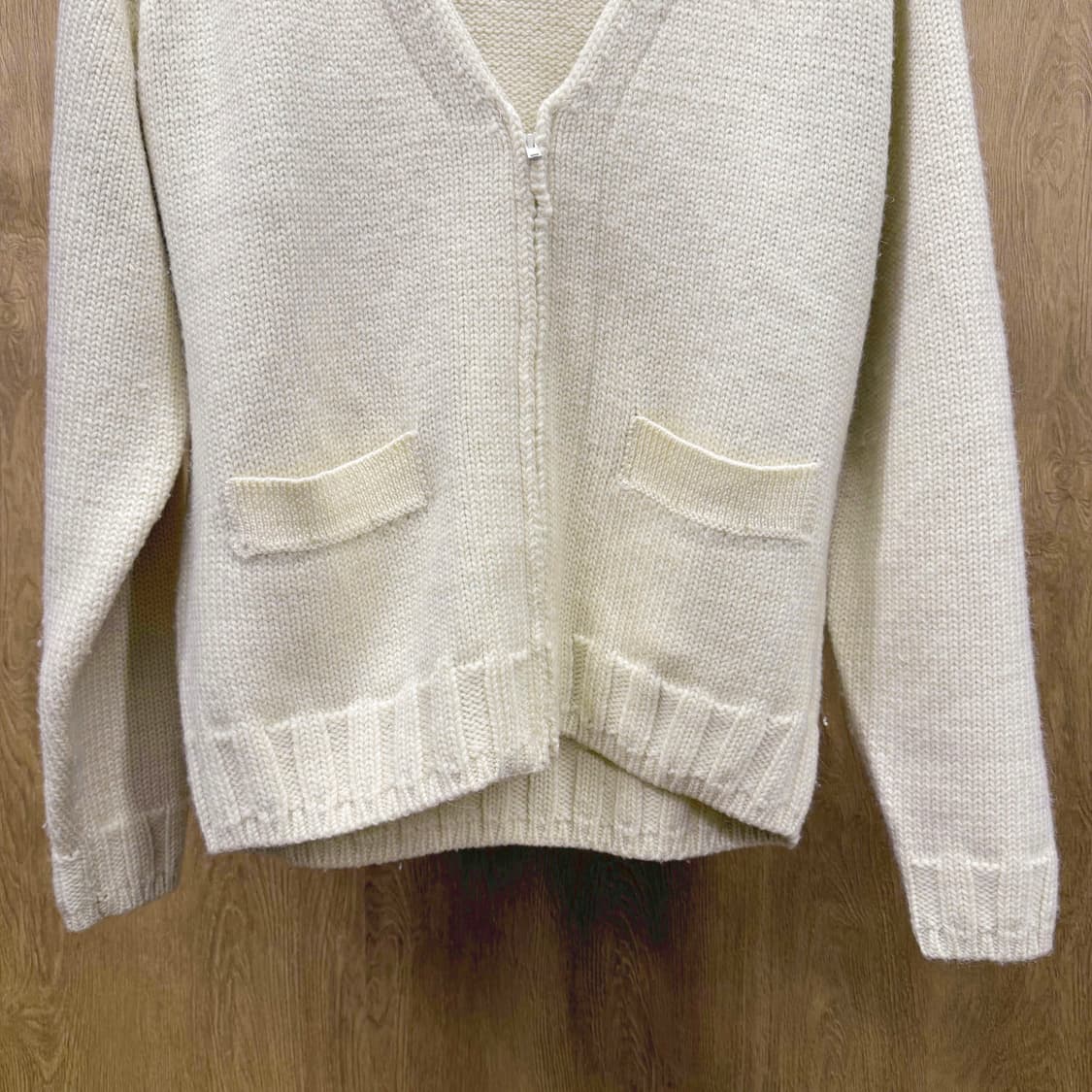 겐조 니트 가디건 브이넥 더블 포켓 지퍼 클로징 디테일 레귤러핏 아이보리 상품이미지5