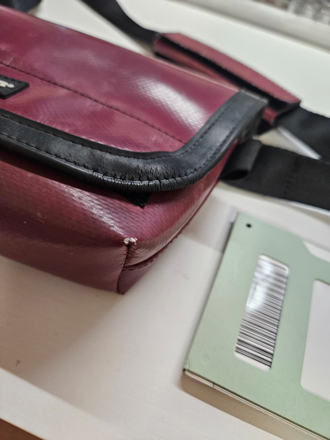 프라이탁 제이미 버건디 민트택있음 상품이미지3