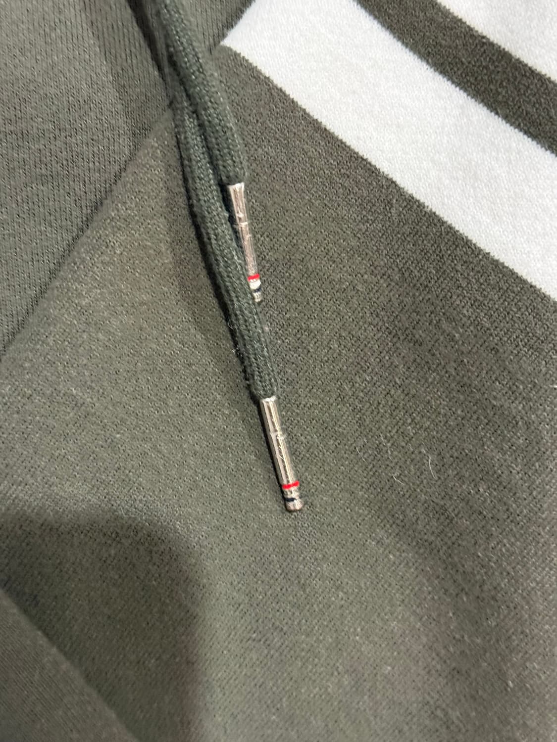 톰브라운 4바 후드티 판매합니다 상품이미지3