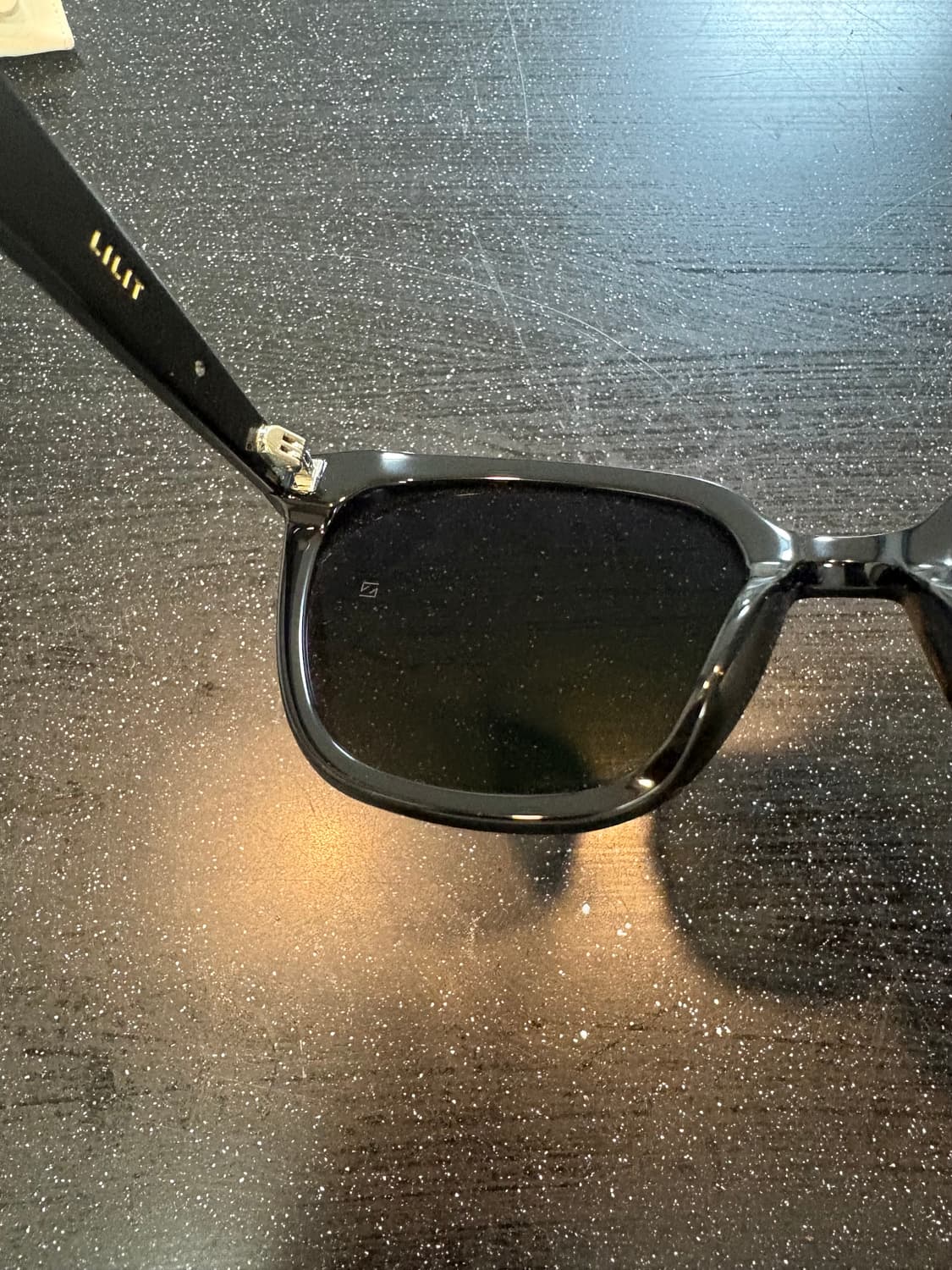 젠틀몬스터 릴리트01 블랙 선글라스 S급 상품이미지5