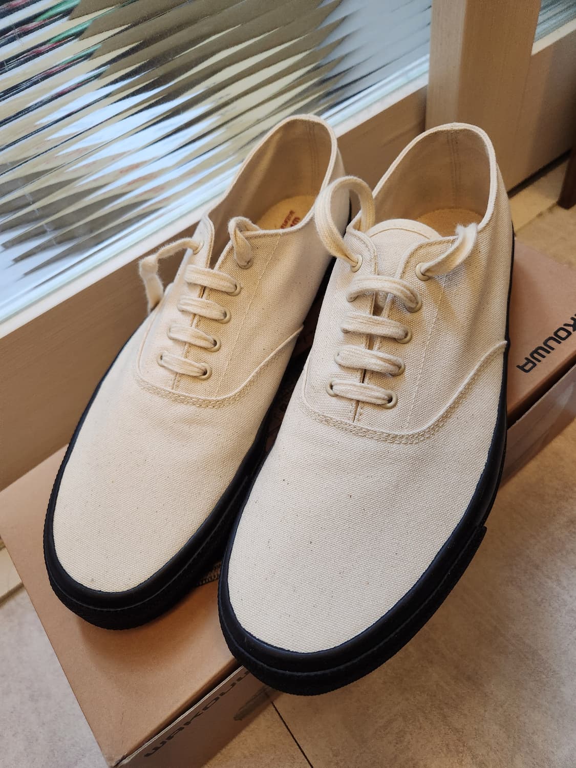 [270] 와쿠와 덱슈즈 흰검 상품이미지1