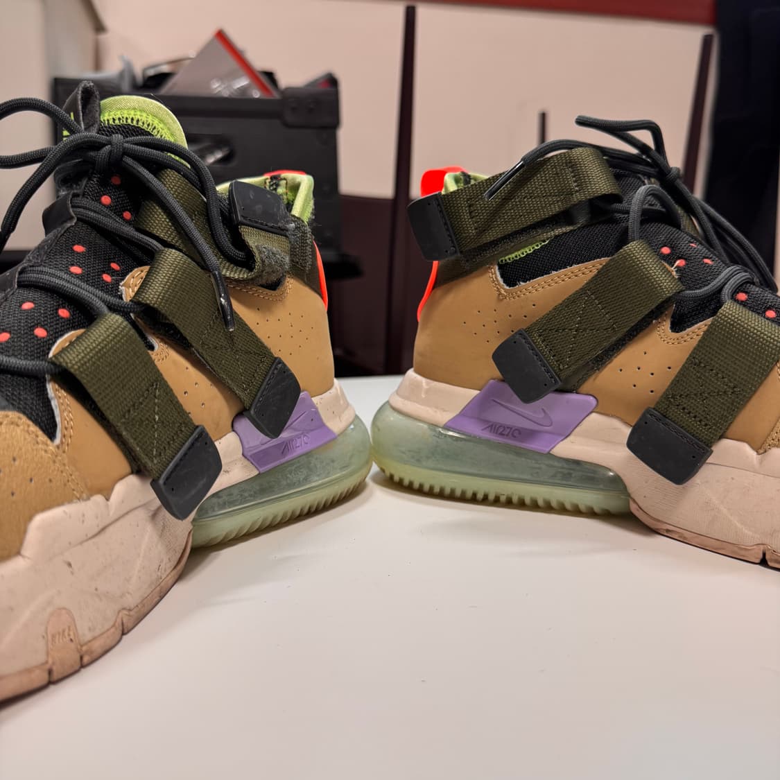 나이키 에어엣지270 파라슈트 AQ8764-200 판매합니다 상품이미지3