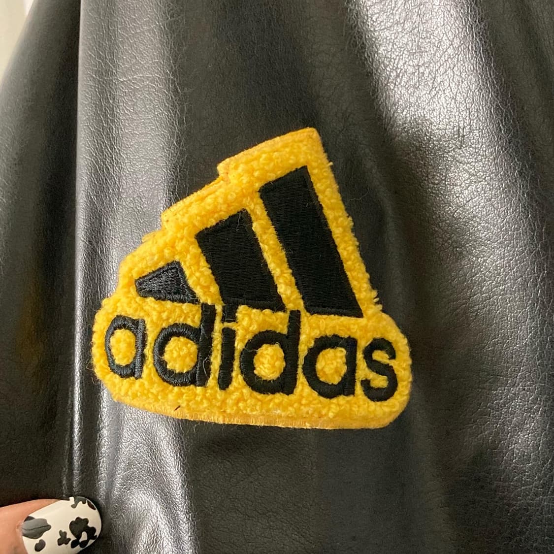 아디다스 그레이 옐로우 배색 바시티 자켓 상품이미지4