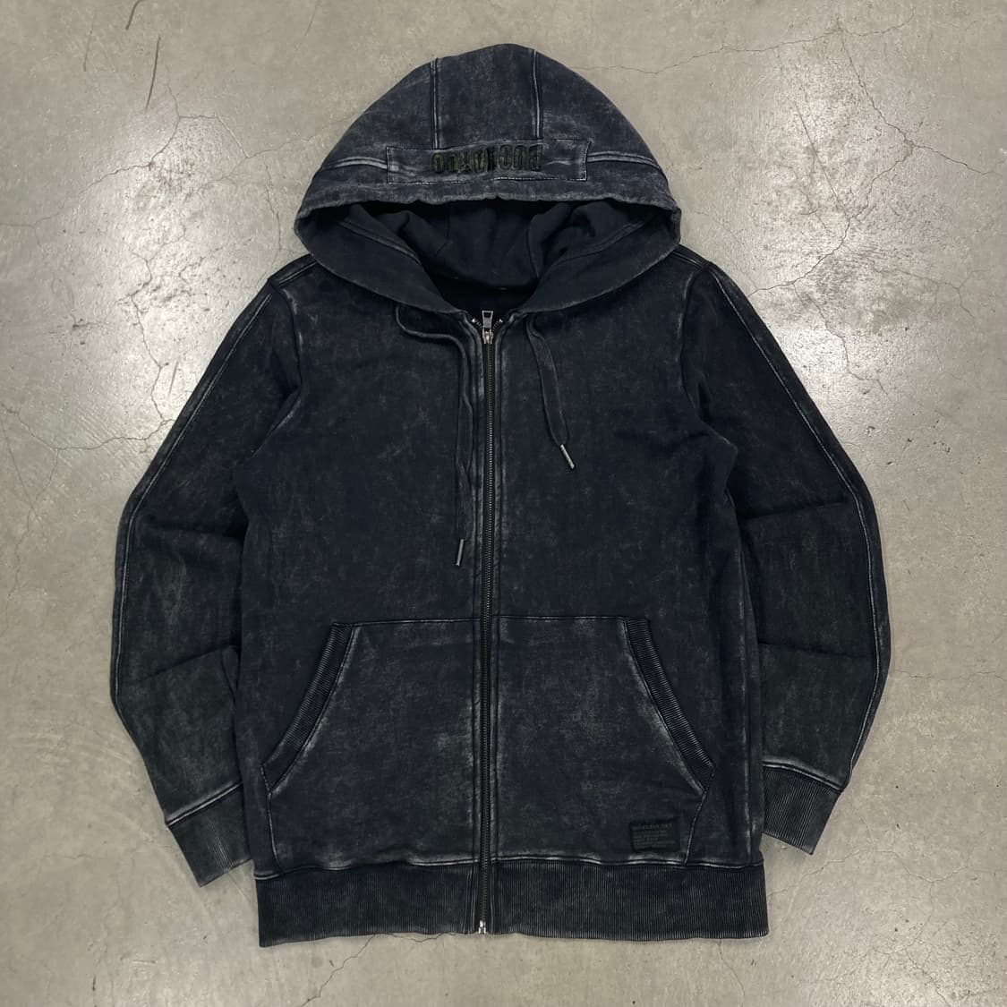 버커루 피그먼트 차콜 컬러 y2k 빅로고 후드 집업 상품이미지2